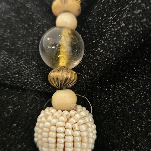 Elegant Cream Beaded Necklace - Picture 7 of 11